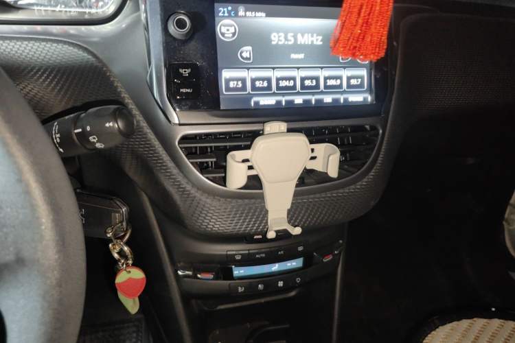 Used Peugeot 2008 2014 1.6L Manual Fashion Edition Audio And AC Panel