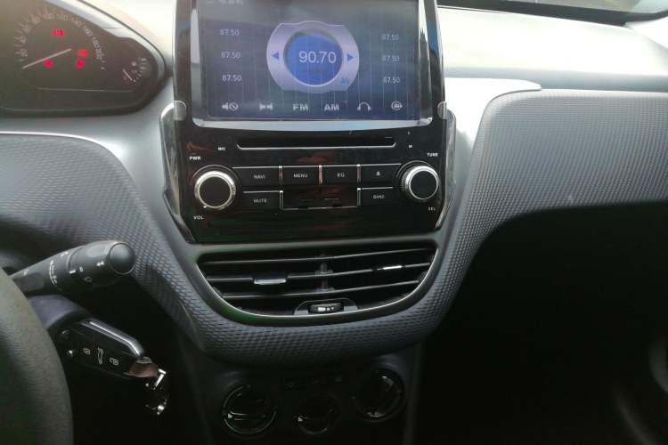 Used Peugeot 2008 2014 1.6L Automatic Trend Edition Audio And AC Panel