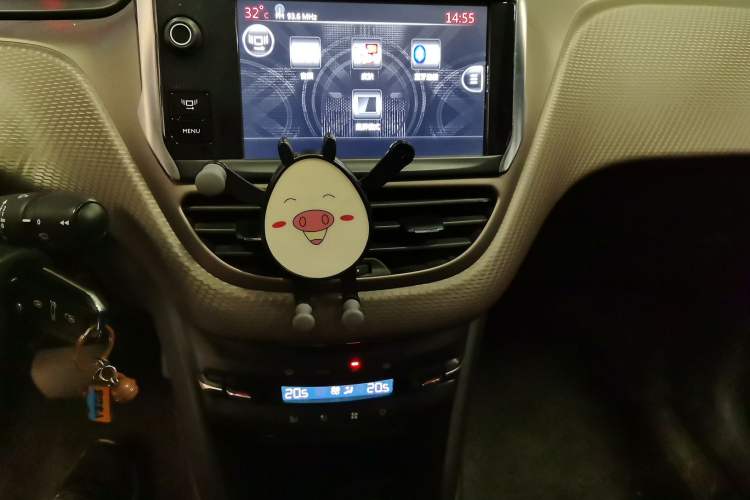 Used Peugeot 2008 2014 1.6L Automatic Fashion Edition Audio And AC Panel