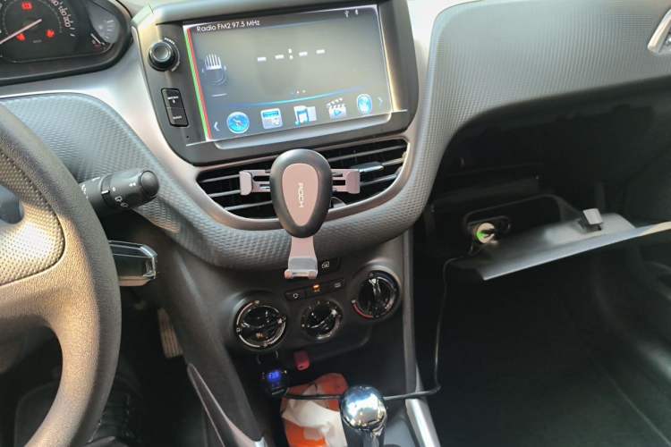 Used Peugeot 2008 2014 1.6L Automatic Trend Edition Audio And AC Panel