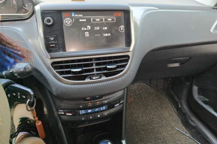 Used Peugeot 2008 2014 1.6L Automatic Excellence Edition Audio And AC Panel