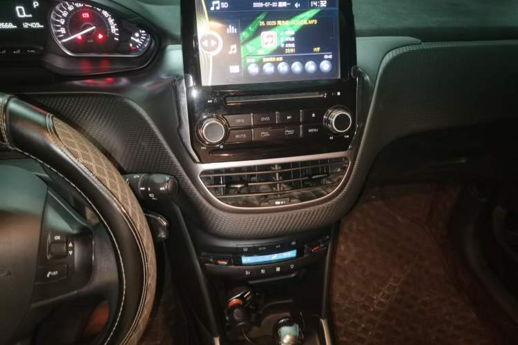 Used Peugeot 2008 2014 1.6L Automatic Fashion Edition Audio And AC Panel