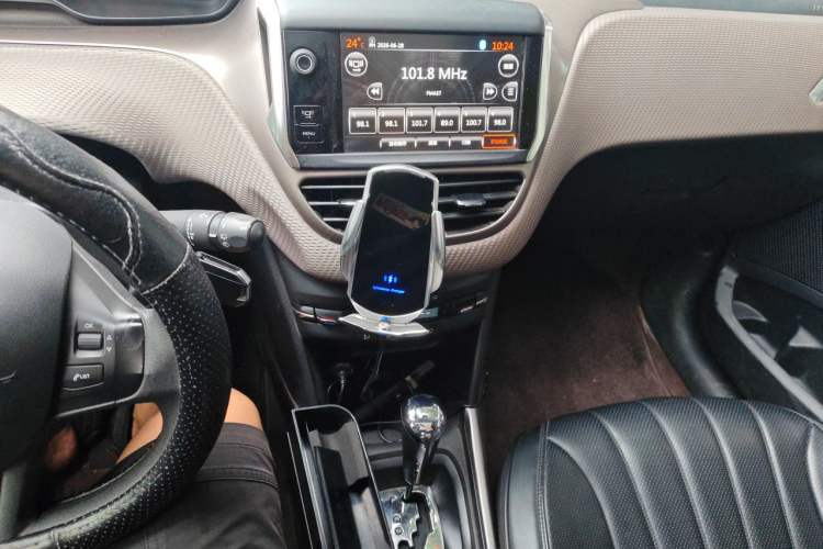 Used Peugeot 2008 2014 1.6L Automatic Fashion Edition Audio And AC Panel