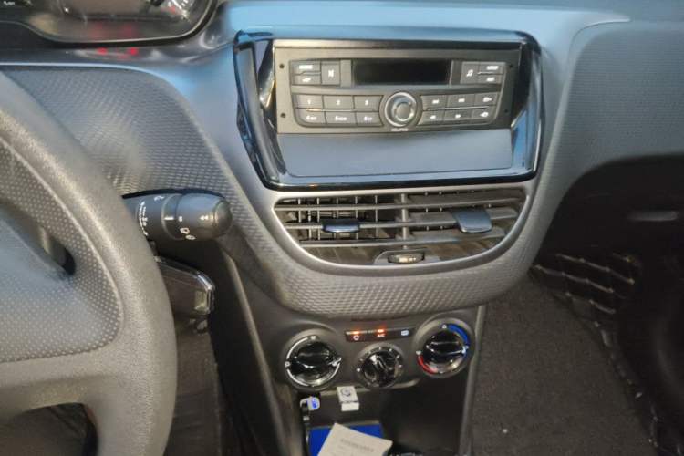 Used Peugeot 2008 2014 1.6L Automatic Trend Edition Audio And AC Panel