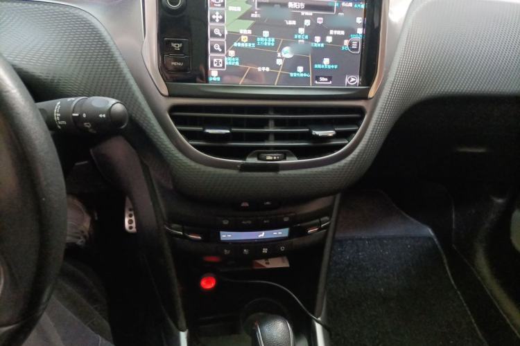 Used Peugeot 2008 2014 1.6L Automatic Navigation Edition Audio And AC Panel