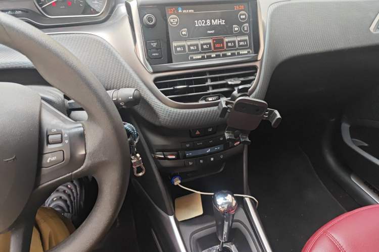 Used Peugeot 2008 2014 1.6L Automatic Fashion Edition Audio And AC Panel