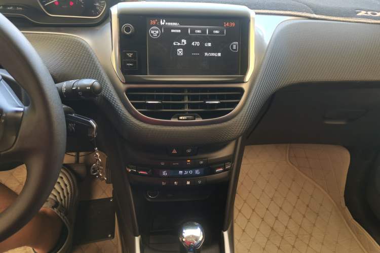 Used Peugeot 2008 2014 1.6L Automatic Fashion Edition Audio And AC Panel