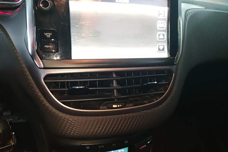 Used Peugeot 2008 2014 1.6L Automatic Fashion Edition Audio And AC Panel