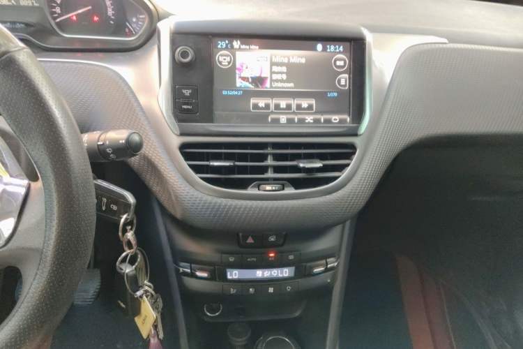 Used Peugeot 2008 2014 1.6L Manual Fashion Edition Audio And AC Panel