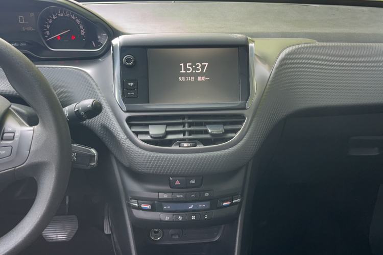 Used Peugeot 2008 2014 1.6L Automatic Fashion Edition Audio And AC Panel