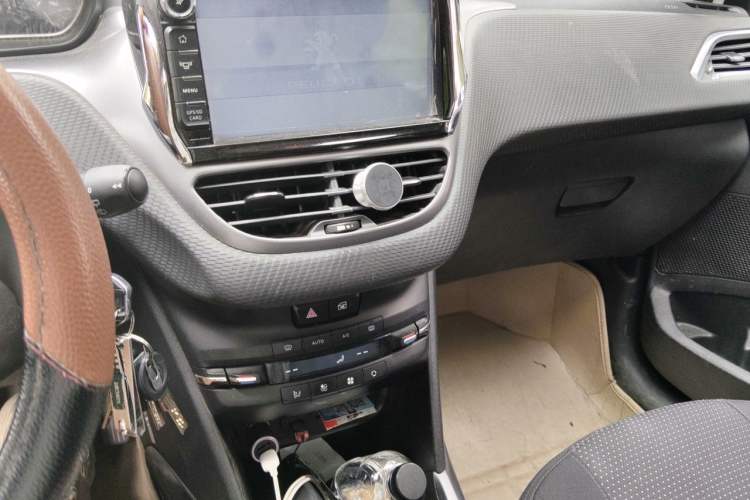 Used Peugeot 2008 2014 1.6L Manual Fashion Edition Audio And AC Panel