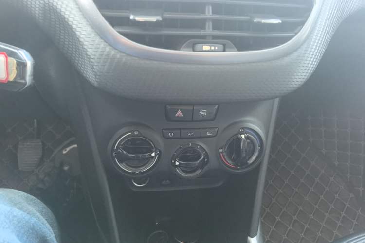 Used Peugeot 2008 2014 1.6L Manual Trend Edition Audio And AC Panel