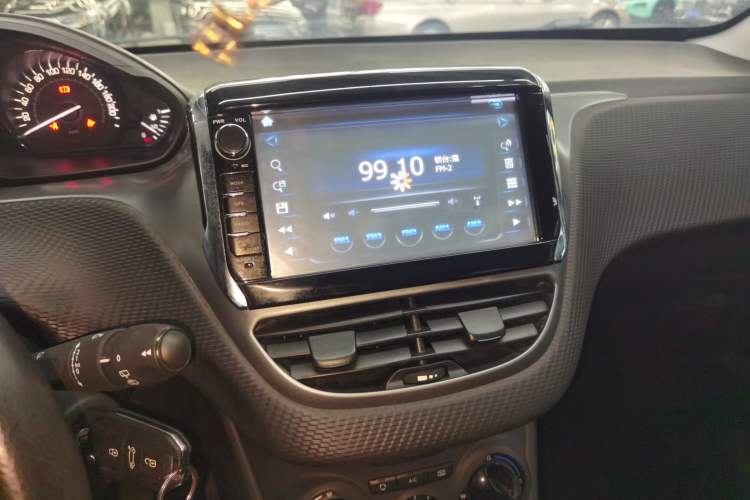 Used Peugeot 2008 2014 1.6L Automatic Trend Edition Audio And AC Panel