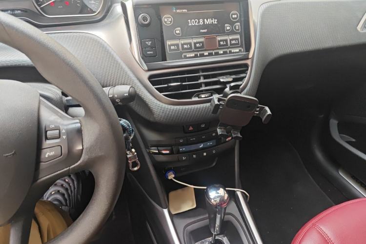 Used Peugeot 2008 2014 1.6L Automatic Fashion Edition Audio And AC Panel