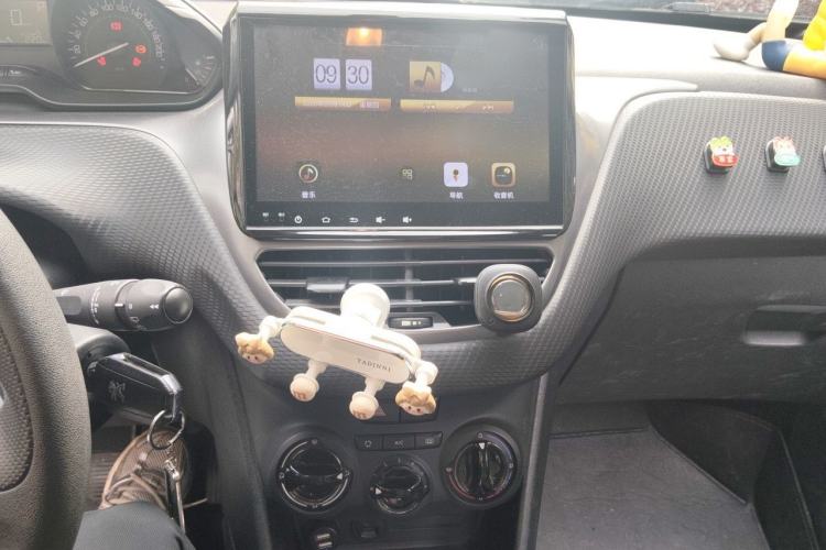 Used Peugeot 2008 2014 1.6L Automatic Trend Edition Audio And AC Panel