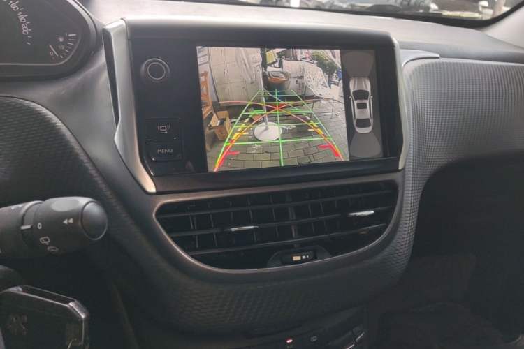 Used Peugeot 2008 2014 1.6L Automatic Fashion Edition Audio And AC Panel