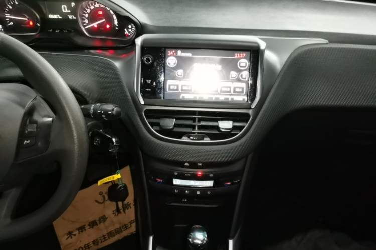 Used Peugeot 2008 2014 1.6L Automatic Fashion Edition Audio And AC Panel