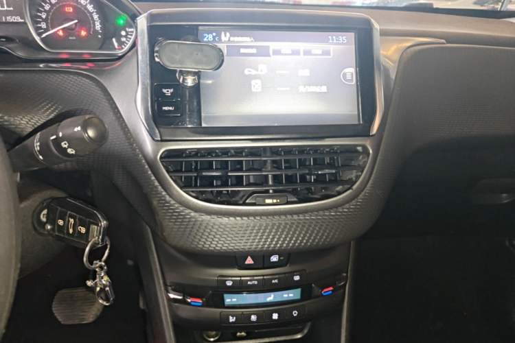 Used Peugeot 2008 2014 1.6L Automatic Fashion Edition Audio And AC Panel