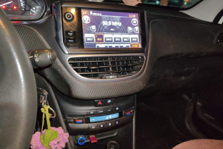 Used Peugeot 2008 2014 1.6L Automatic Fashion Edition Audio And AC Panel
