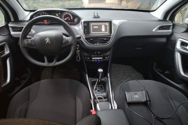 Used Peugeot 2008 2014 1.6L Automatic Fashion Edition Center Console