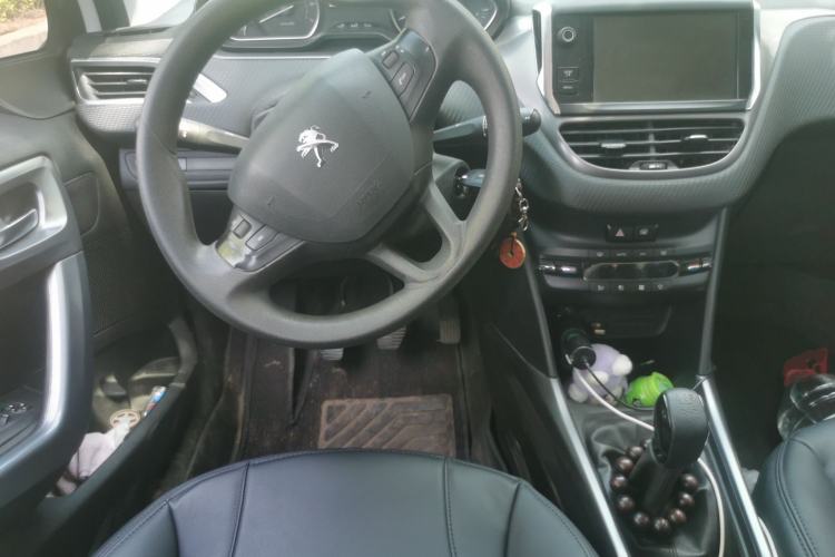Used Peugeot 2008 2014 1.6L Manual Fashion Edition Center Console