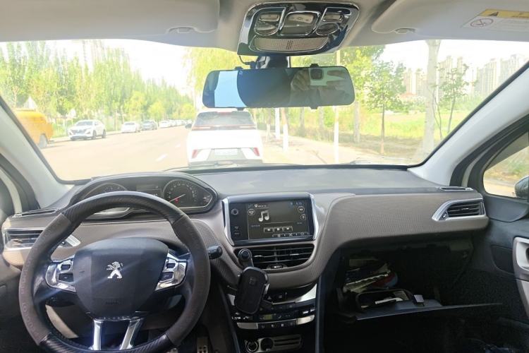 Used Peugeot 2008 2014 1.6L Automatic Navigation Edition Center Console