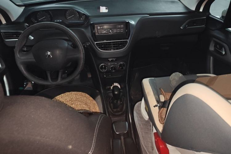 Used Peugeot 2008 2014 1.6L Manual Trend Edition Center Console