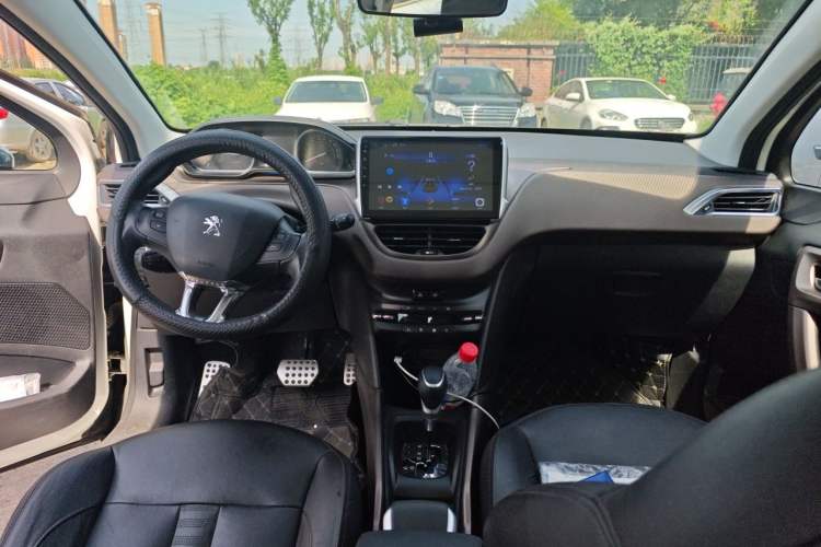 Used Peugeot 2008 2014 1.6L Automatic Navigation Edition Center Console