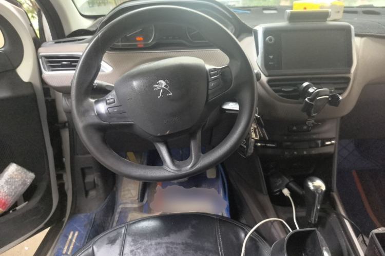 Used Peugeot 2008 2014 1.6L Automatic Fashion Edition Center Console