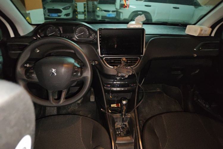 Used Peugeot 2008 2014 1.6L Automatic Fashion Edition Center Console