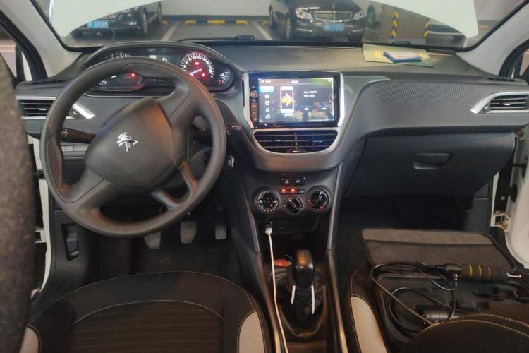 Used Peugeot 2008 2014 1.6L Manual Trend Edition Center Console