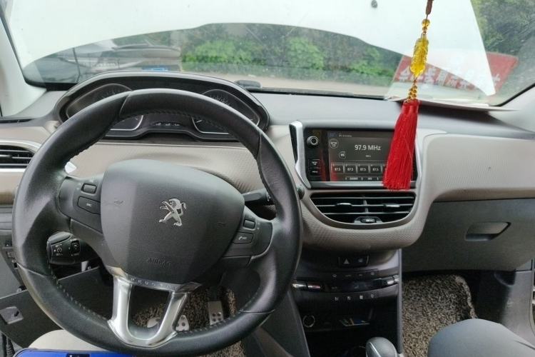Used Peugeot 2008 2014 1.6L Automatic Navigation Edition Center Console