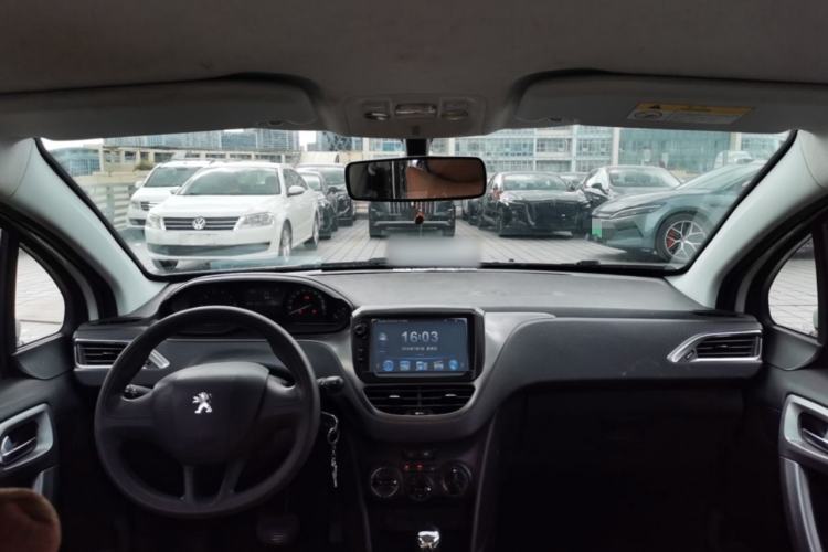 Used Peugeot 2008 2014 1.6L Automatic Trend Edition Center Console