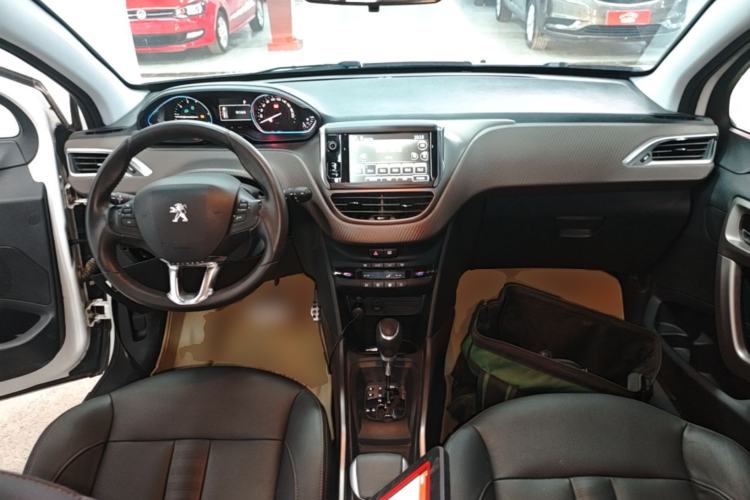 Used Peugeot 2008 2014 1.6L Automatic Navigation Edition Center Console