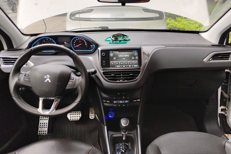 Used Peugeot 2008 2014 1.6L Automatic Navigation Edition Center Console