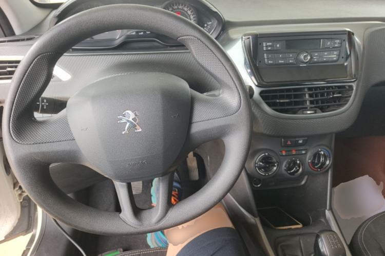 Used Peugeot 2008 2014 1.6L Manual Trend Edition Center Console