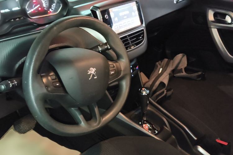 Used Peugeot 2008 2014 1.6L Automatic Fashion Edition Center Console