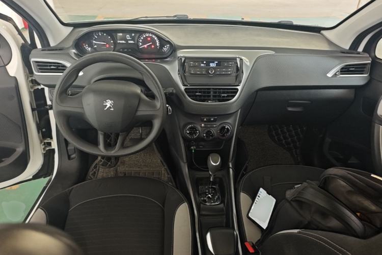 Used Peugeot 2008 2014 1.6L Automatic Trend Edition Center Console
