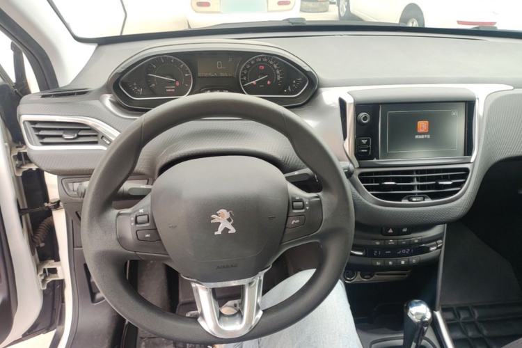 Used Peugeot 2008 2014 1.6L Automatic Fashion Edition Center Console