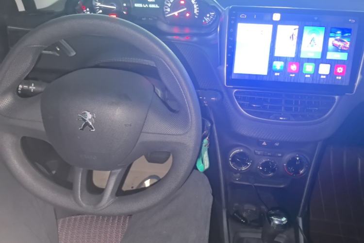 Used Peugeot 2008 2014 1.6L Automatic Trend Edition Center Console