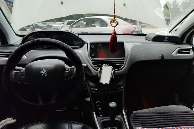 Used Peugeot 2008 2014 1.6L Automatic Fashion Edition Center Console