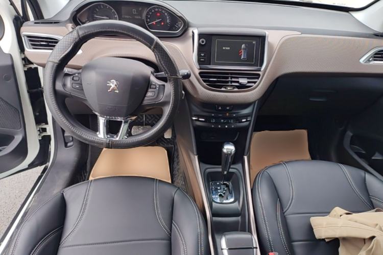 Used Peugeot 2008 2014 1.6L Automatic Fashion Edition Center Console