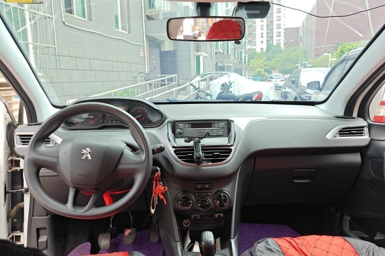 Used Peugeot 2008 2014 1.6L Manual Trend Edition Center Console