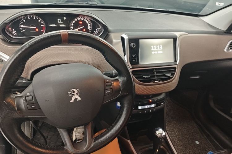 Used Peugeot 2008 2014 1.6L Automatic Fashion Edition Center Console
