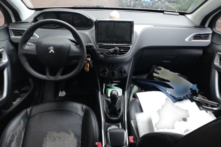 Used Peugeot 2008 2014 1.6L Manual Trend Edition Center Console