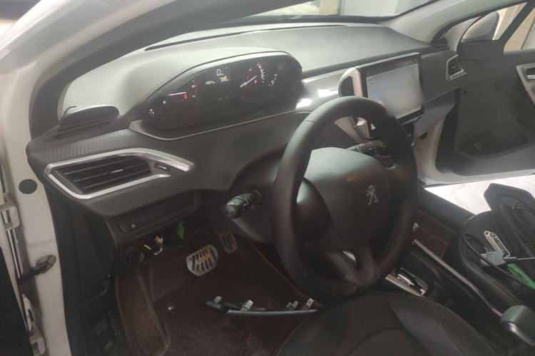 Used Peugeot 2008 2014 1.6L Automatic Trend Edition Center Console