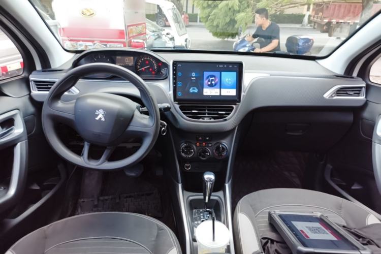 Used Peugeot 2008 2014 1.6L Automatic Trend Edition Center Console