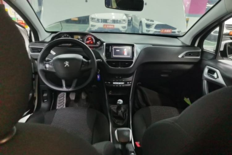 Used Peugeot 2008 2014 1.6L Manual Fashion Edition Center Console