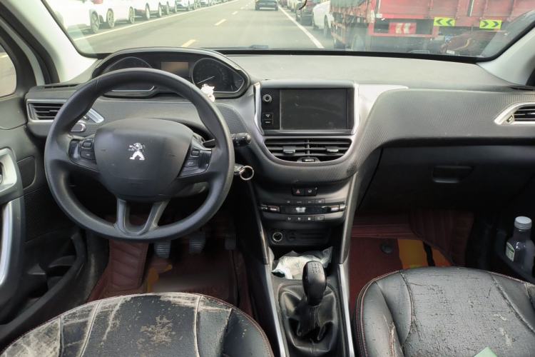 Used Peugeot 2008 2014 1.6L Manual Fashion Edition Center Console