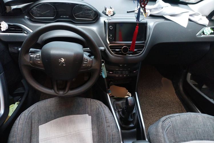 Used Peugeot 2008 2014 1.6L Manual Fashion Edition Center Console